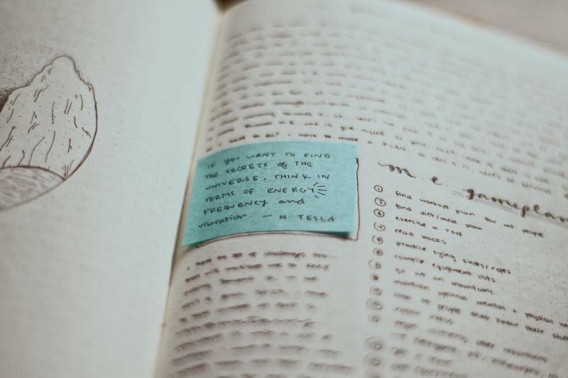 https://unsplash.com/de/@noemimk