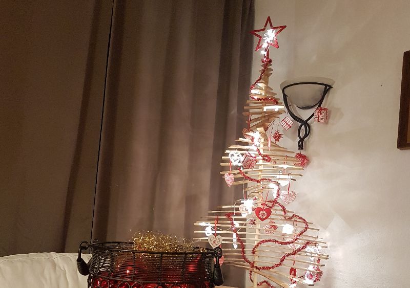 Sonja&Franz' Lattenrost Christbaum mit verdrehbaren Ästen